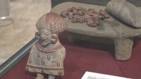 マントの柄はカカオ豆！　エクアドルで見つかった貴人土偶　BIZEN中南米美術館