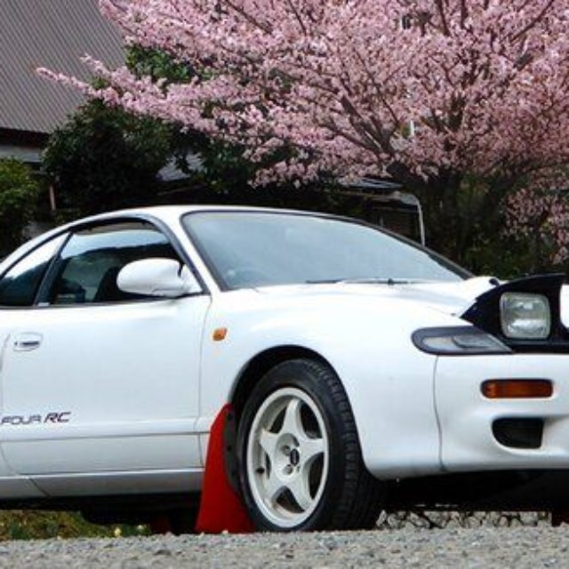 レストアを終えたセリカ。車齢３４年を迎えたが大切に乗り続けたい（京都市右京区）