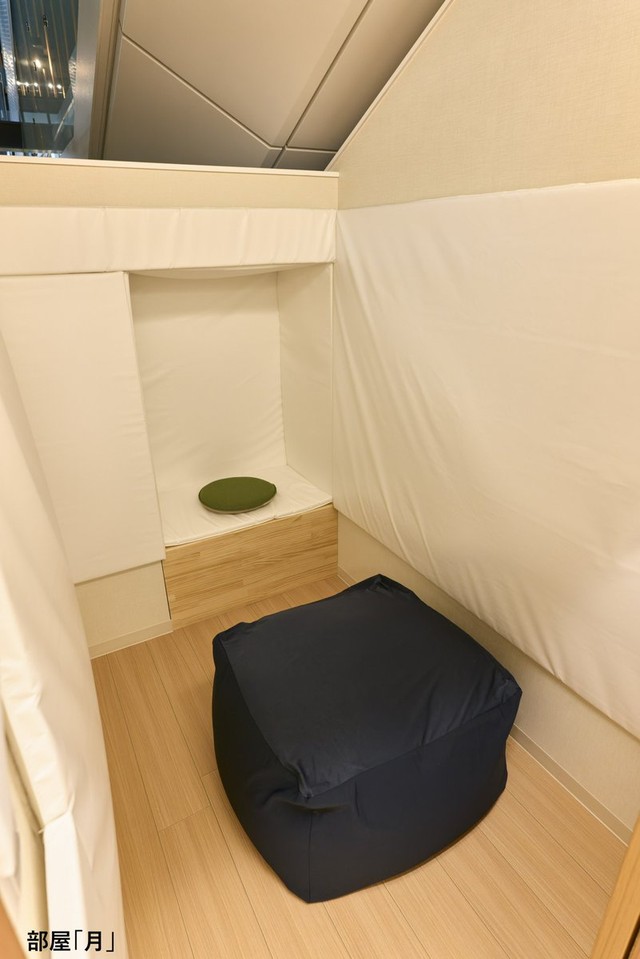 靴を脱いでリラックスできる「月」（提供：九州国立博物館）