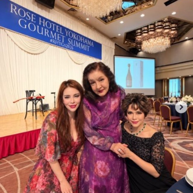 鰐淵理沙のインスタグラム@risawanibuchiより　母・鰐淵晴子、デヴィ夫人