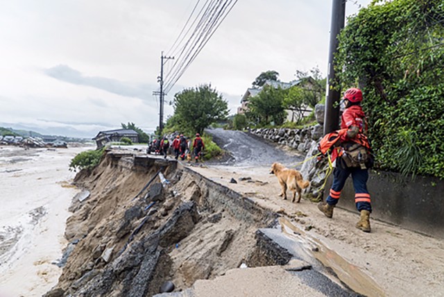2017年7月、浸水・土砂崩れが起きた集落に向かったハルク