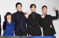 映画「エゴイスト」公開記念舞台あいさつに登場した（左から）阿川佐和子、鈴木亮平、宮沢氷魚、ドリアン・ロロブリジーダ＝2023年
