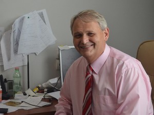 「政権は難民を利用」 ハンガリー国境の村長