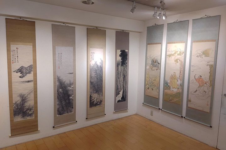 筆者の集めた肉筆作品を展示した「水島爾保布　軸と挿絵原画」展。2024年4月、東京・神田駿河台のShakespeare Galleryで、3日間だけ開催した