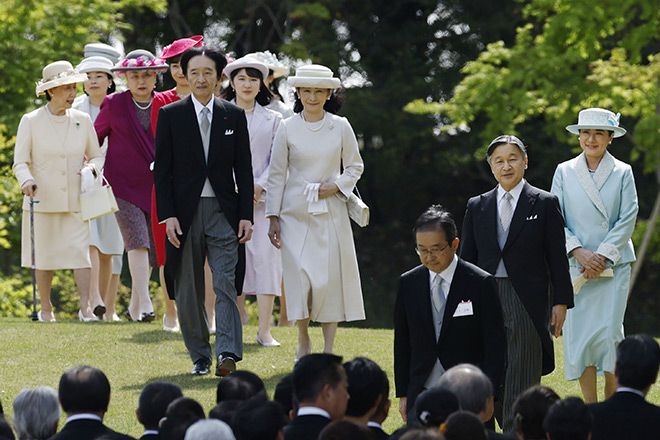 Scholars dispute LDP claim on patrilineal succession