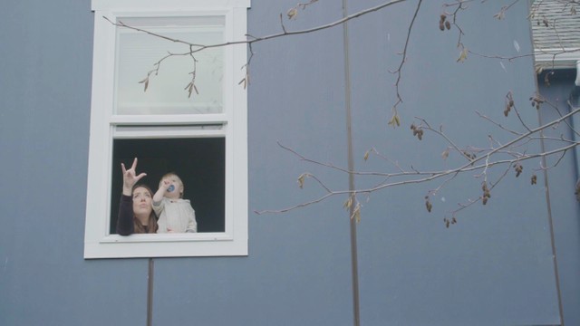 コーダで手話通訳者のアシュリー（@TEMJIN/RITORNELLO FILMS）