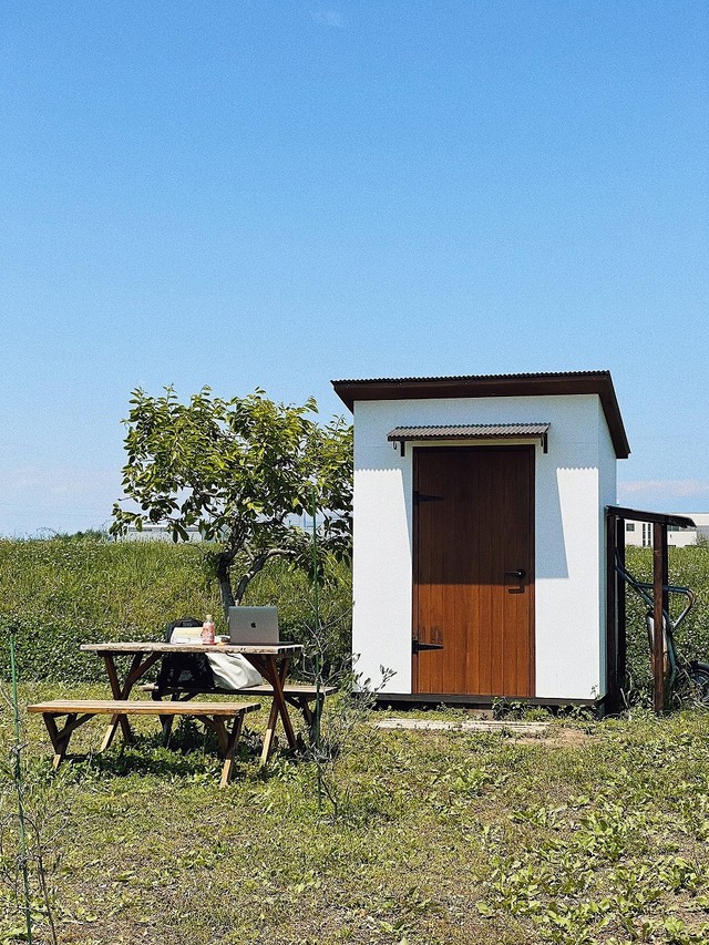お父様手製の「農具入れの小屋」（画像提供：真田英幸 / minneさん）