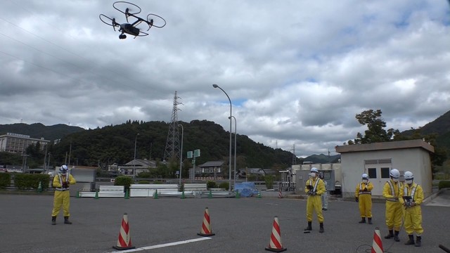 災害発生時に高速道路の復旧作業をどうする？　岡山・新見市でドローンなどを使った訓練