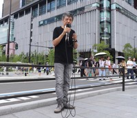 大阪市内で初の街頭演説を行った世良公則