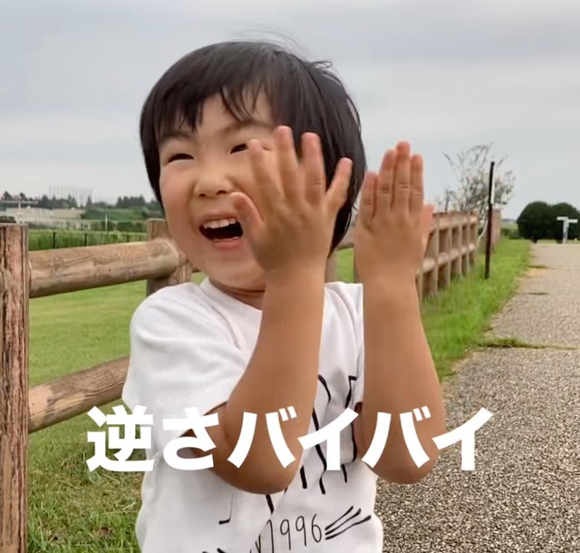 大好きな飛行機を間近で見られて、とってもうれしそうな長男くん（提供：ヒダマリフィルムさん）