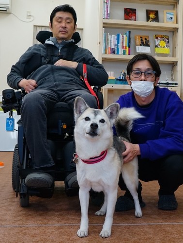 今崎さんと介助者・鈴木さんと