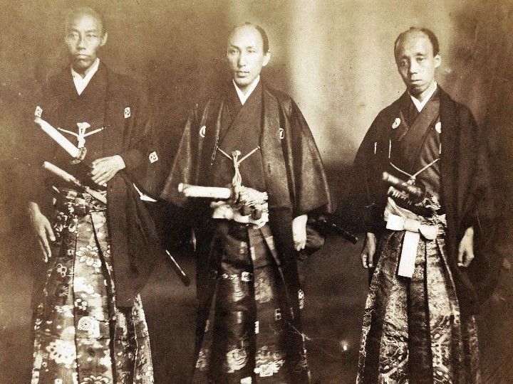 日米修好通商条約批准書交換のため渡米した遣米使節三使。左から正使・新見正興、副使・村垣範正、目付・小栗忠順。