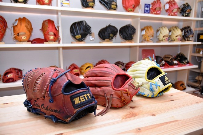 Japanese store baseball gloves