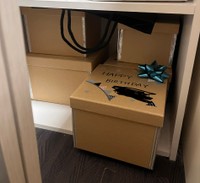 掃除のときに食べ終わったお菓子ボックスが保管されていることに気づいたそう（ゆうけいさんThreadsより）