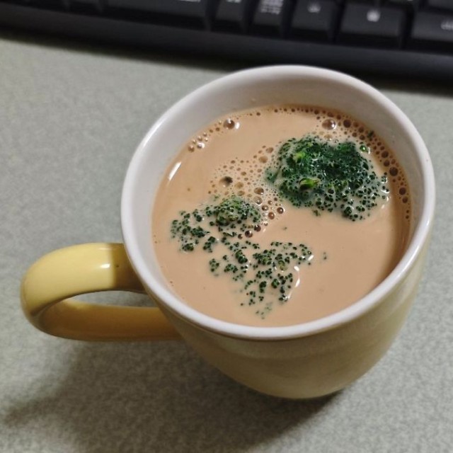 コーヒーの中に、ブロッコリー！？ ※透夜さん提供