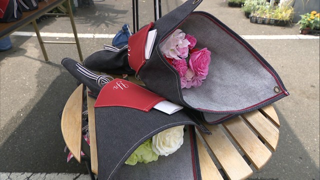 デニム×ブーケ　倉敷市の生花店が発売　母の日のプレゼントに人気