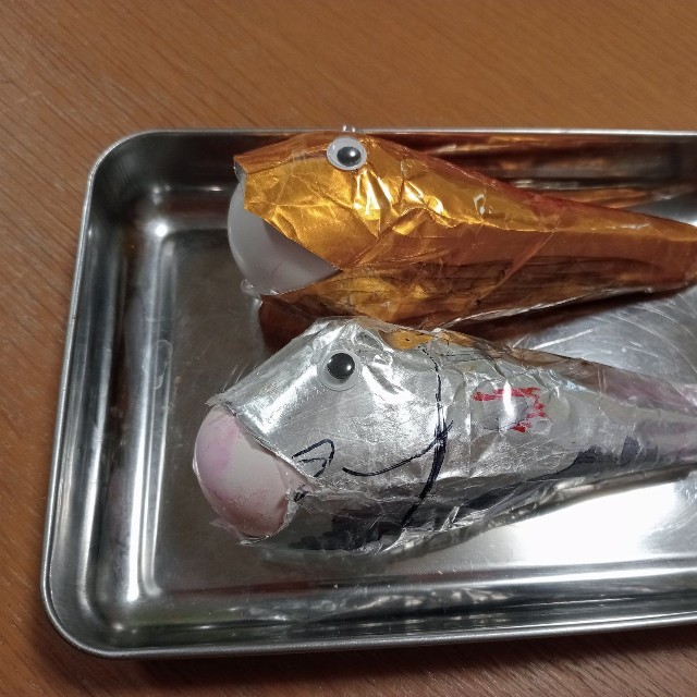 こちらが話題の深海魚の工作作品（カニ軍艦太郎さん提供）
