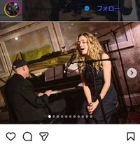 ニューヨークの上映会イベントで生歌を披露したアマンダ・セイフライド＝「アン・リー／はじまりの物語」のインスタグラム＠thetestamentofannleeより