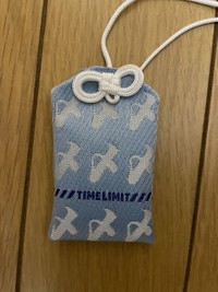 裏には、「〆」の列と「TIME LIMIT」の文字が配されています（画像提供：越前敏弥 Toshiya Echizenさん）