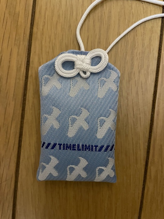 裏には、「〆」の列と「TIME LIMIT」の文字が配されています（画像提供：越前敏弥 Toshiya Echizenさん）