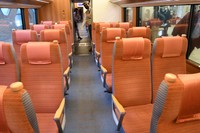 50000形VSE車の中間車の座席の表面