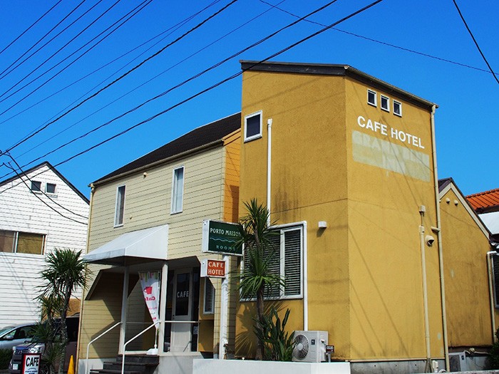 ポルトメゾン前景。後ろは畑と海