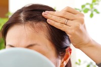 知らない他人の薄毛が気になったことはありますか？　※画像はイメージです（琢也 栂/stock.adobe.com）