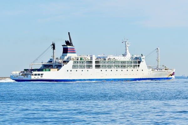 小笠原海運が運航する貨客船「おがさわら丸」　※画像はイメージです（zapper:stock.adobe.com）