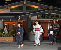 イベントに登場する（左から）寺田心、杉咲花、猪股怜生、三池崇史監督