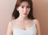 小嶋陽菜がプロデュースする「ROSIER by Her lip to」から着心地とホールド感を叶えるブラキャミソールが登場