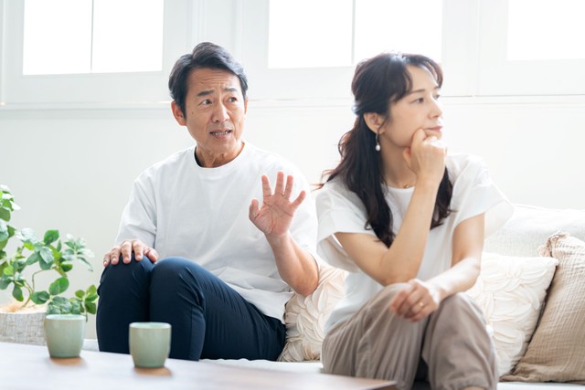 自分からは決して謝らない妻…どうすれば？(folyphoto/stock.adobe.com)