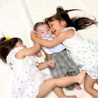 お姉ちゃんたちは弟くんが大好き！（提供：rare cheese babyさん）