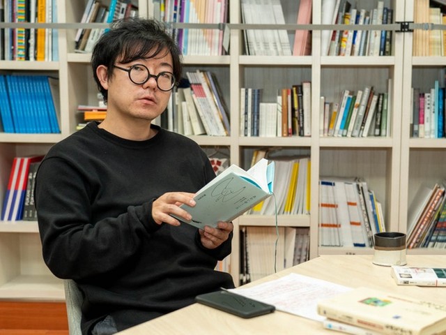 現代美術史』の山本浩貴さんインタビュー・写真特集｜じんぶん堂