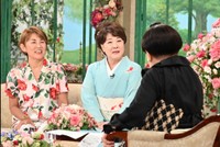 「徹子の部屋」    (右から)黒柳徹子、川中美幸、山田邦子＝テレビ朝日提供
