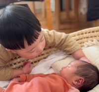 優しく妹の頭をなでなで♡（提供：@paracamp_artさん）
