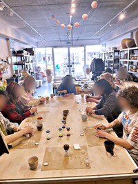 オランダで開催した泥だんごのワークショップの様子（画像提供：noriko 世界泥だんご協会会長（仮）さん）