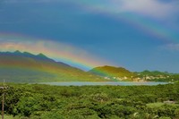 「虹だらけの空」を右側から見た光景（画像提供：Atsushi 沖縄 Photographerさん）
