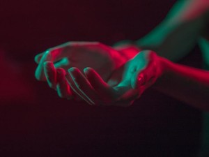 「女性なら気遣いを」と言う父の口癖を、私は「人として」実践する