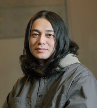俳優の東出昌大さん。2024年10月にはロン毛でワイルドな風貌だった（2024年撮影）