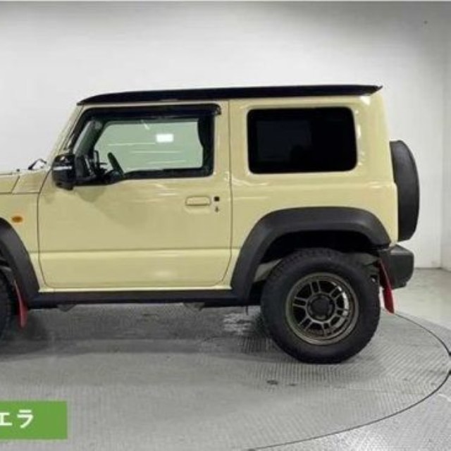 左：ジムニーノマド　右：ジムニーシエラ（提供：norico by ガリバー）