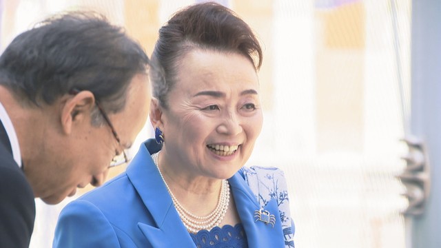 三笠宮家の寬仁親王妃信子さま　瀬戸芸視察のため香川県へ　信子さま「周辺の人たちも非常に関心を持っている」