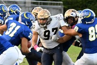 関西大でDLとして活躍した生悦住勝也さん（中央）＝本人提供