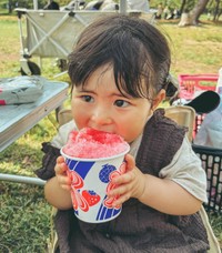 かき氷、絶対に離さない…！（提供：＠te_to_ra__さん）
