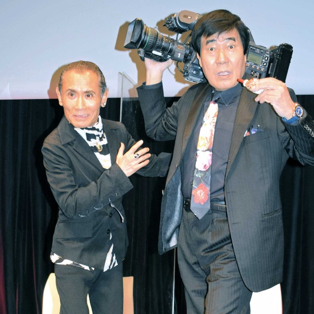 （左から）片岡鶴太郎、村西とおる氏＝2020年