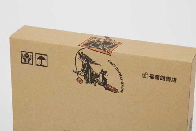 「魔女の宅急便」の絵柄と現在のロゴとフォント（提供：福音館書店）