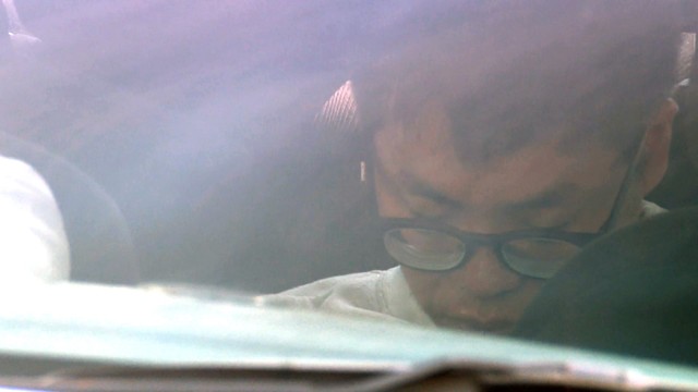 送検される容疑者　大阪地検　14日午前9時ごろ