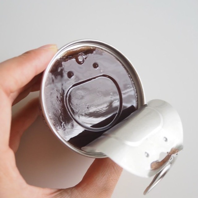 榮太樓總本鋪の缶入り水羊羹（提供）