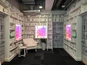 新しい財布はピンク色。いつか愛着が湧くと思ったが、そうでもない