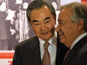 国連トップを待たせた中国外相　設立75年、米中のはざまで試練の国連