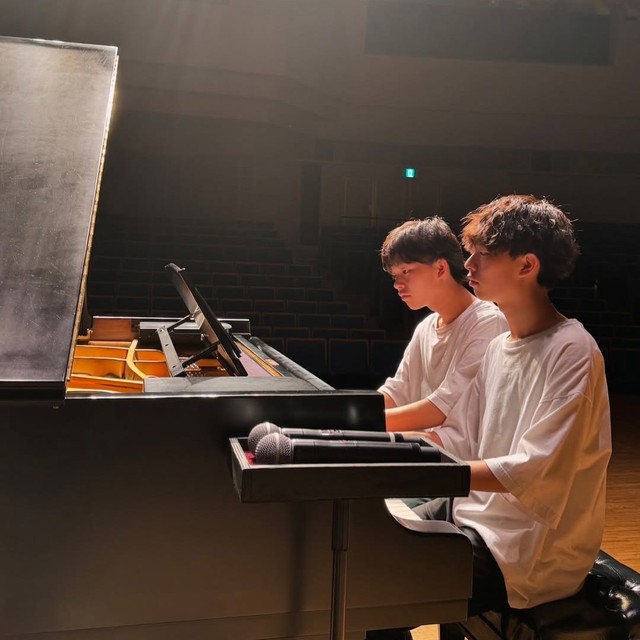 医師になるために医学生としての勉強、ピアニストとしての活動も両立する兄ーズ（兄―ズインスタグラムより）